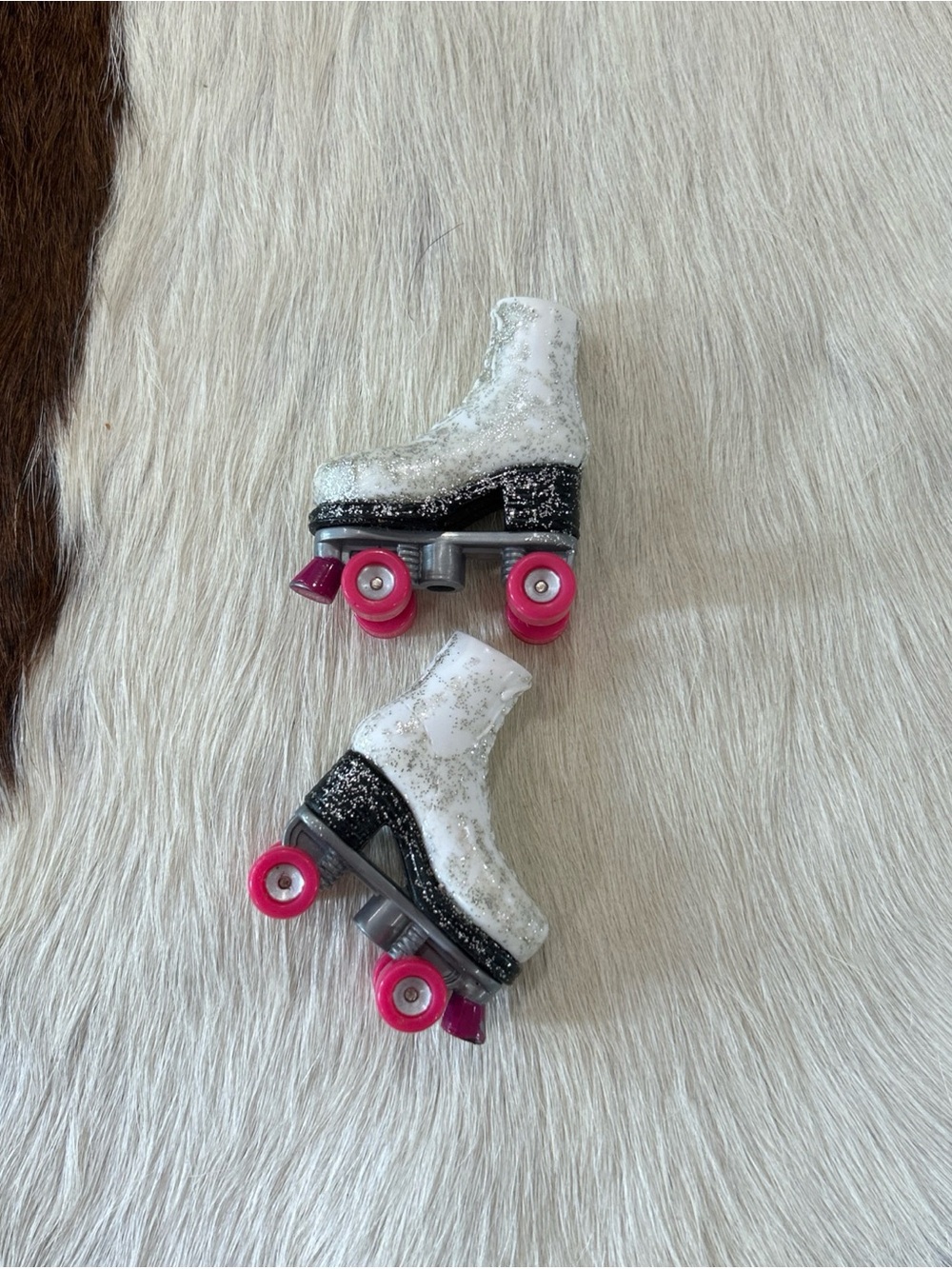 Bratz Doll Clothes Flashback Fever Yasmin White Pink Roller Skates Shoes